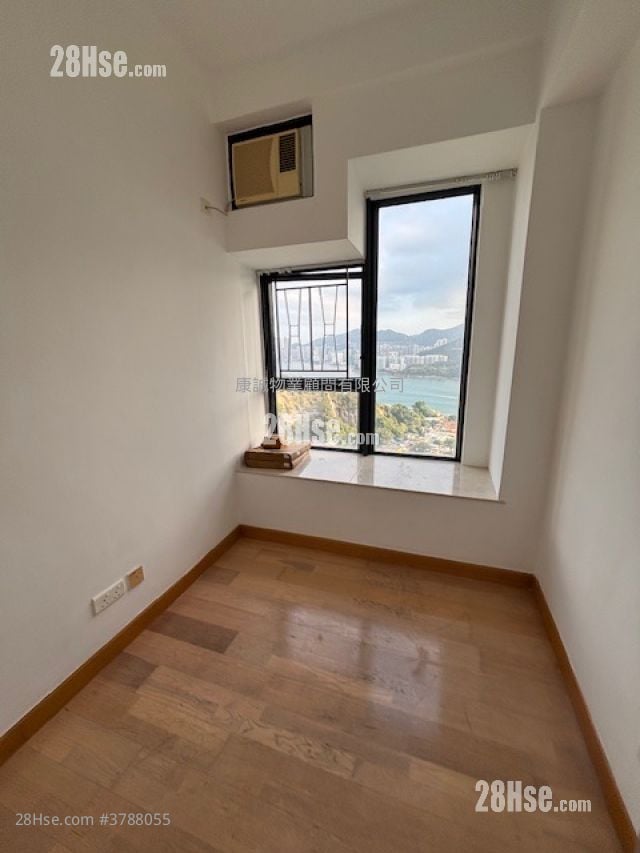 Canaryside Rental 3 Bedrooms , 2 Bathrooms 666 ft²