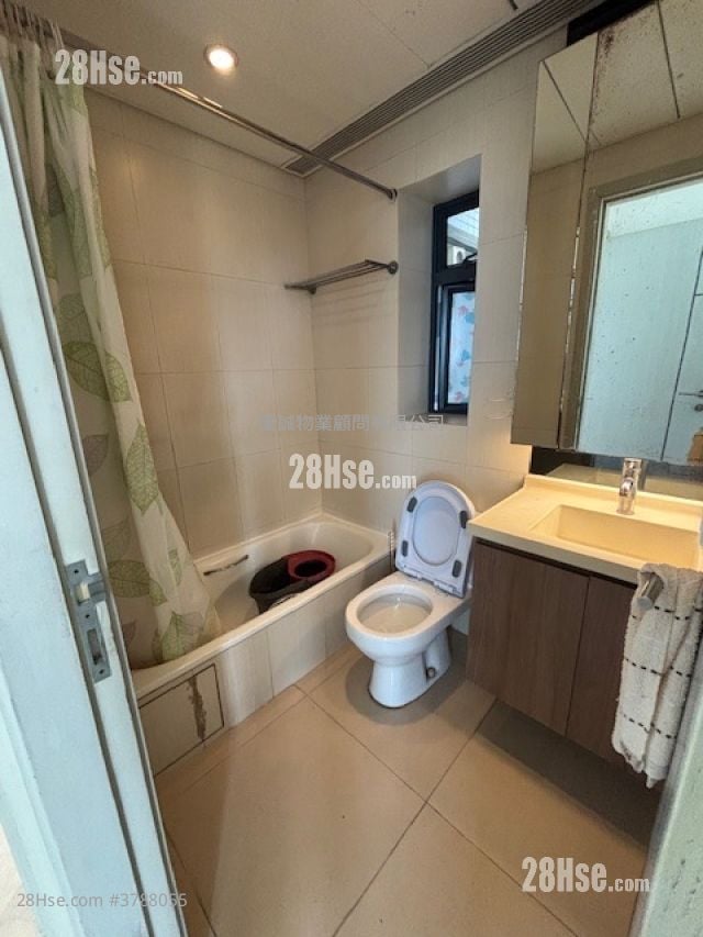 Canaryside Rental 3 Bedrooms , 2 Bathrooms 666 ft²