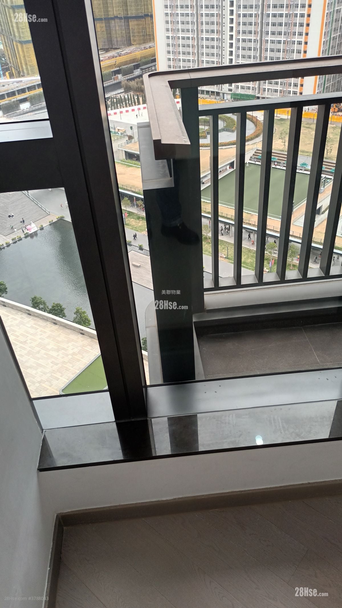 Upper River Bank Rental 2 Bedrooms , 1 Bathroom 479 ft²