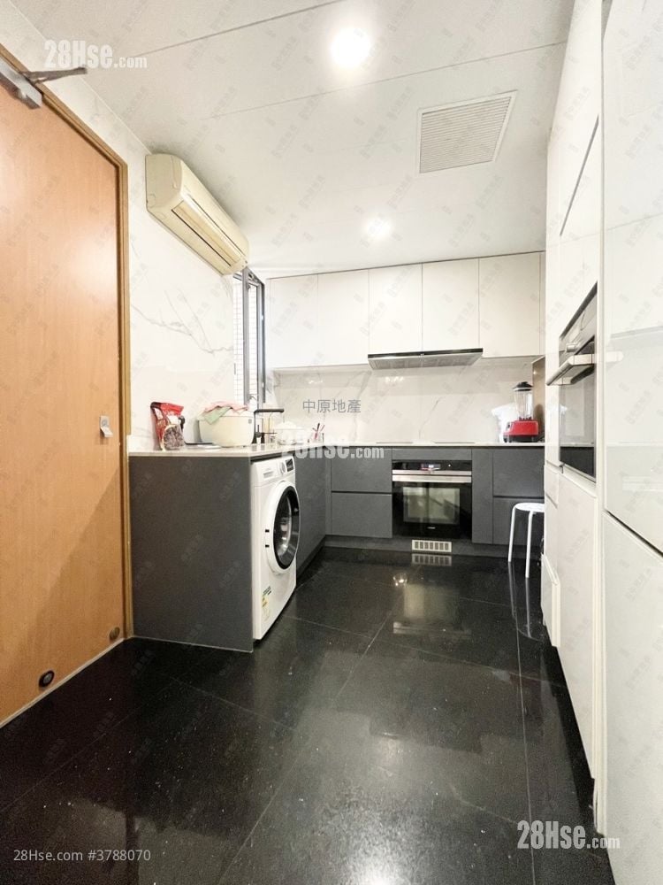 君颐峰 售盘 3 房 , 3 浴室 1,074 平方尺