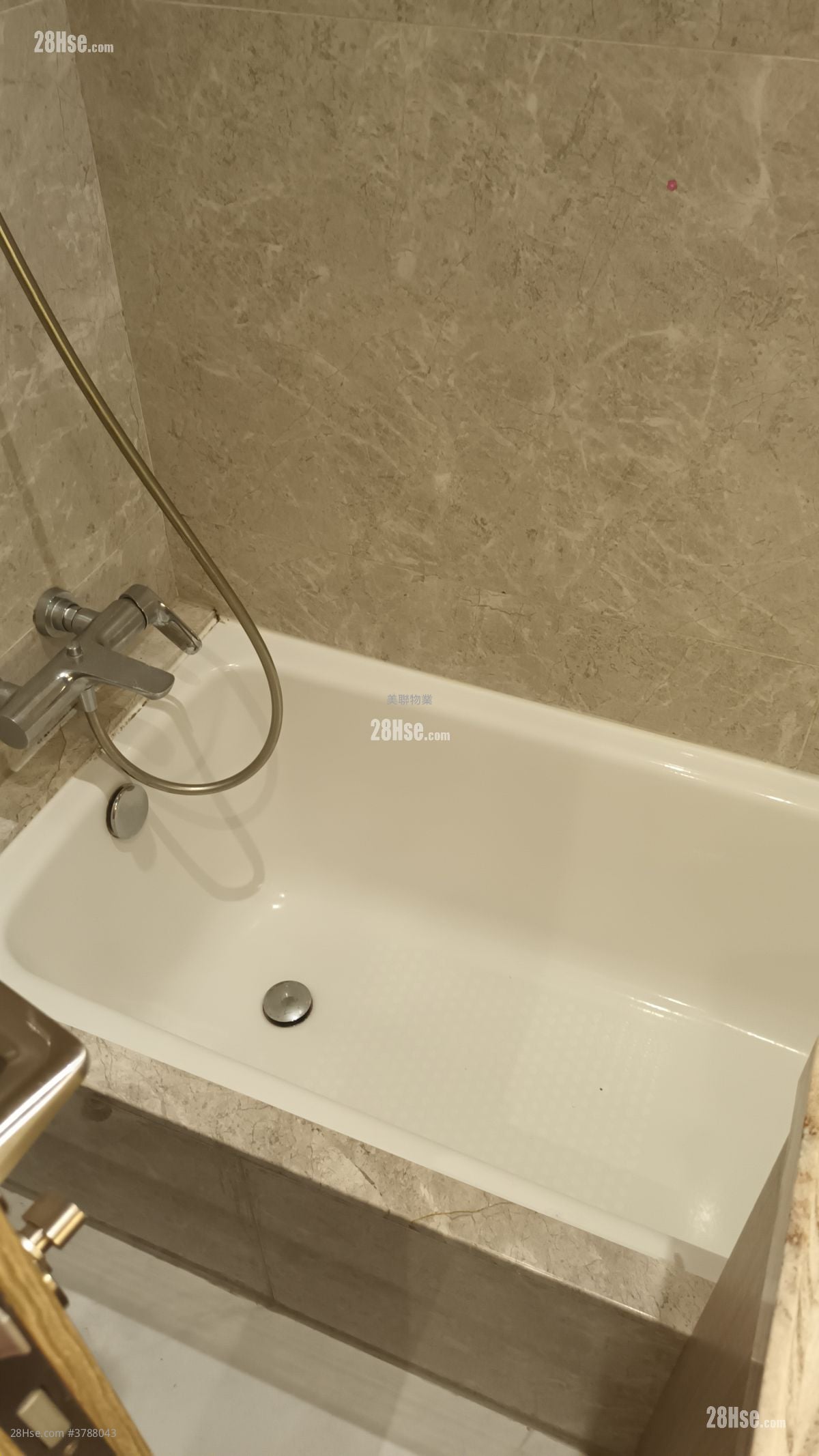 Upper River Bank Rental 2 Bedrooms , 1 Bathroom 479 ft²