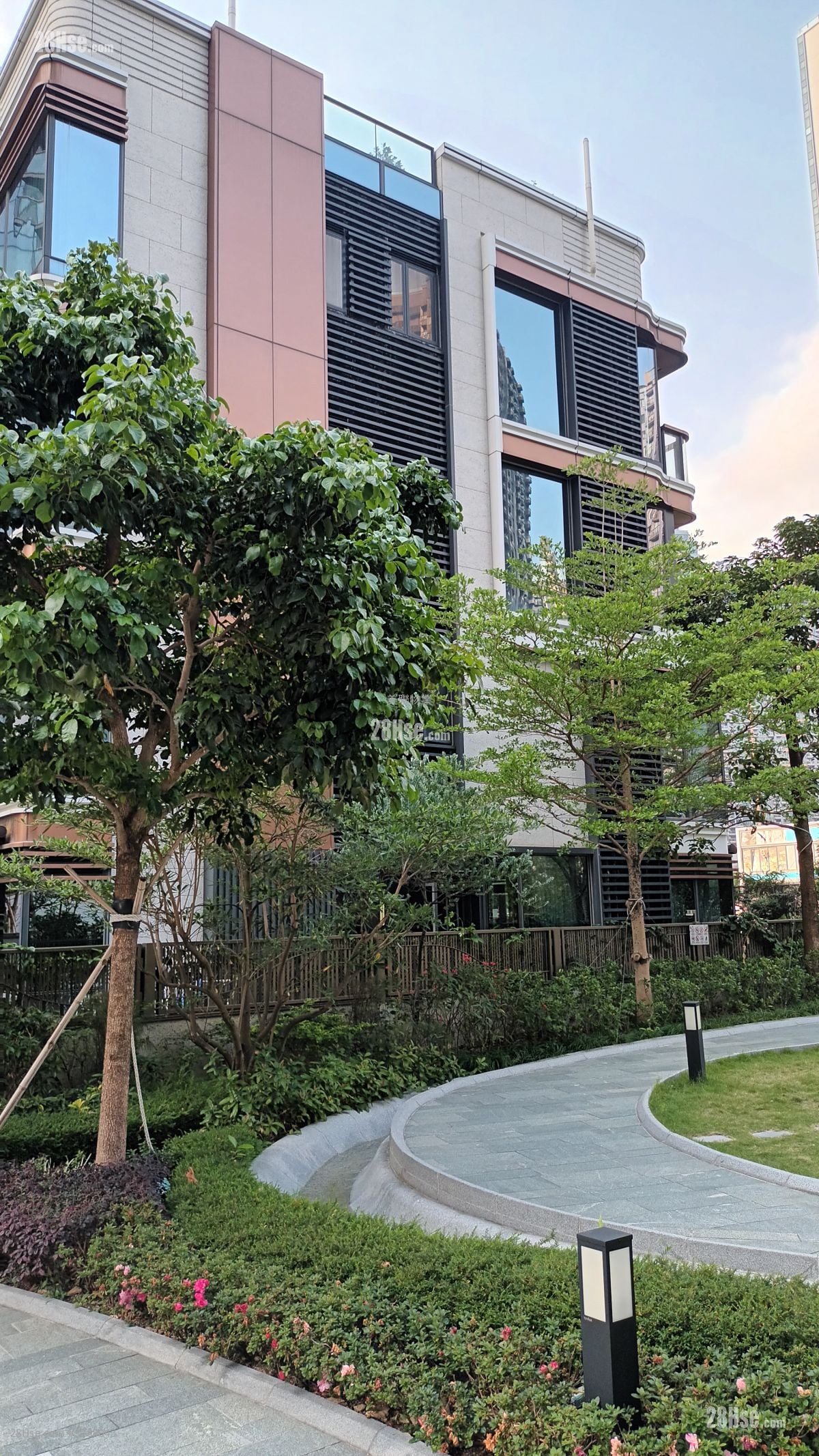 Upper River Bank Rental 2 Bedrooms , 1 Bathroom 479 ft²