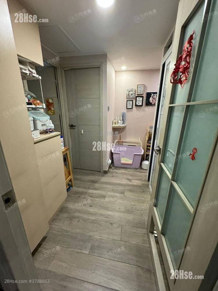 Diamond Building Sell 4 Bedrooms , 2 Bathrooms 863 ft²