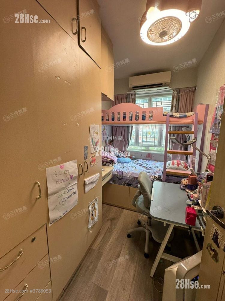 Diamond Building Sell 4 Bedrooms , 2 Bathrooms 863 ft²