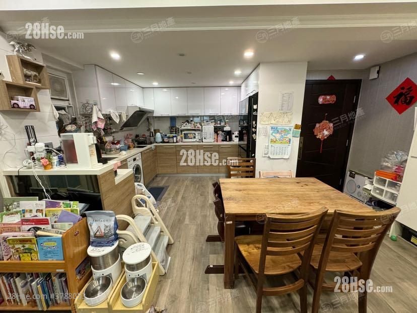 Diamond Building Sell 4 Bedrooms , 2 Bathrooms 863 ft²