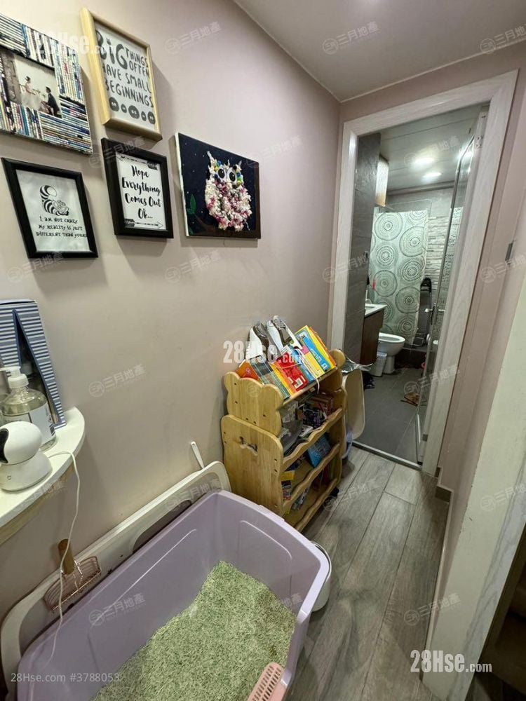 Diamond Building Sell 4 Bedrooms , 2 Bathrooms 863 ft²