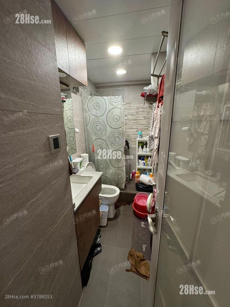 Diamond Building Sell 4 Bedrooms , 2 Bathrooms 863 ft²