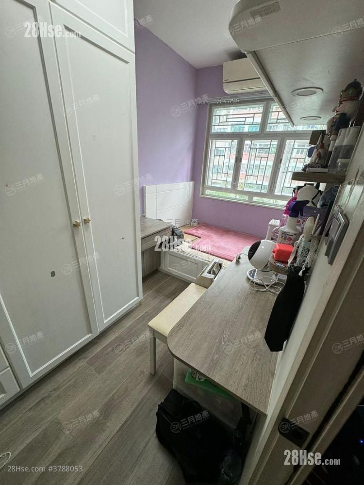 Diamond Building Sell 4 Bedrooms , 2 Bathrooms 863 ft²