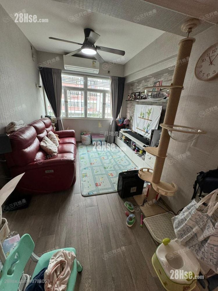 Diamond Building Sell 4 Bedrooms , 2 Bathrooms 863 ft²