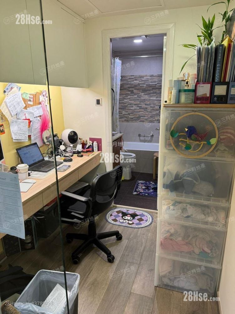 Diamond Building Sell 4 Bedrooms , 2 Bathrooms 863 ft²