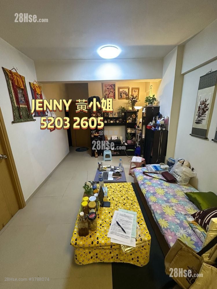Man Yuen Building Sell 3 Bedrooms , 1 Bathroom 665 ft²