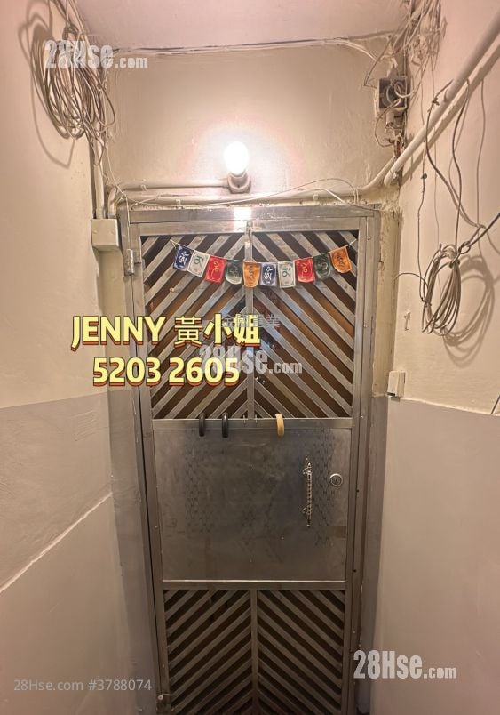 Man Yuen Building Sell 3 Bedrooms , 1 Bathroom 665 ft²