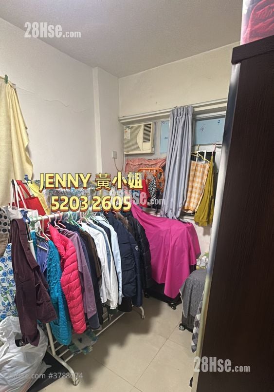 Man Yuen Building Sell 3 Bedrooms , 1 Bathroom 665 ft²
