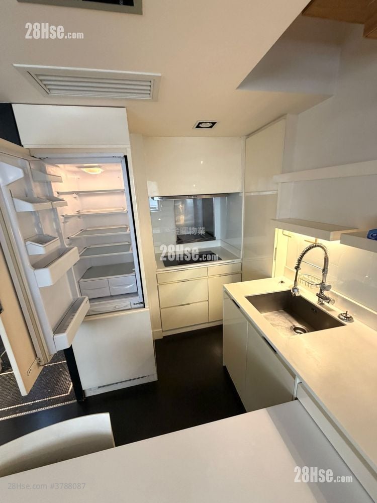 Chinese Mansion Rental 1 Bathroom 637 ft²