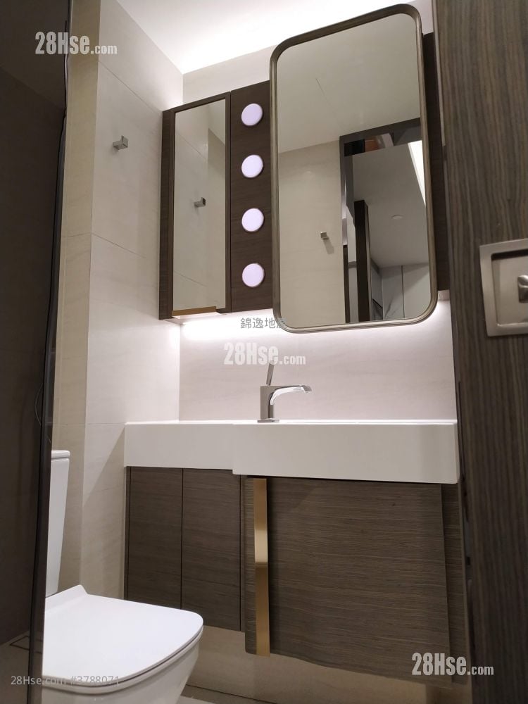 Novum Point Sell Studio , 1 Bathroom 181 ft²