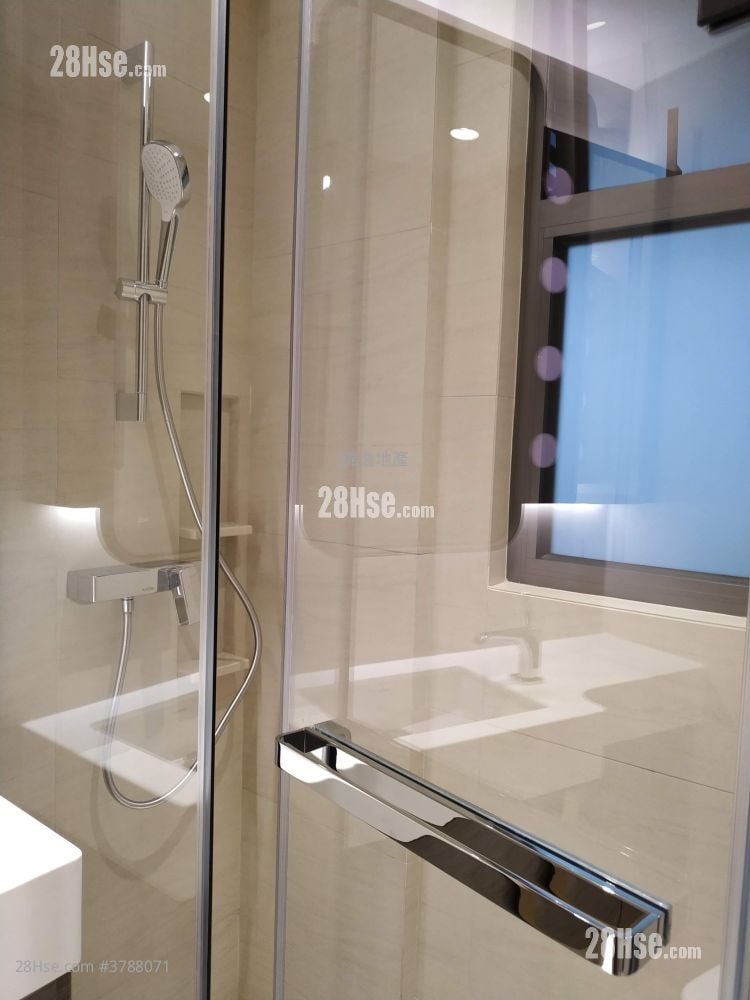 Novum Point Sell Studio , 1 Bathroom 181 ft²