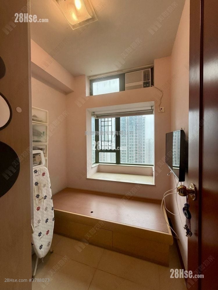 Residence Oasis Sell 3 Bedrooms 653 ft²