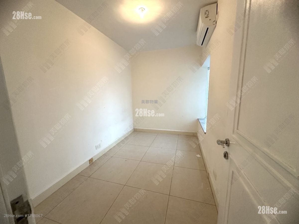 Central Park Towers Sell 2 Bedrooms , 1 Bathroom 494 ft²