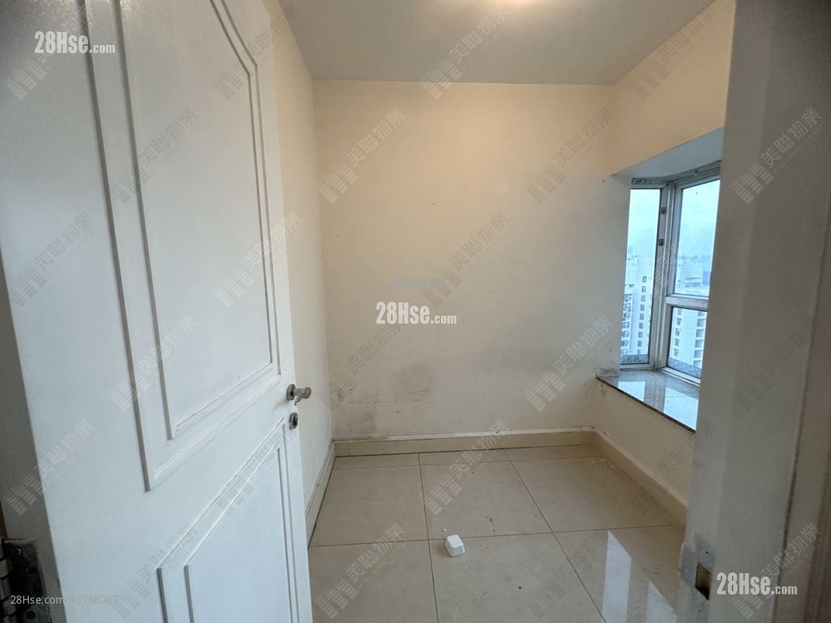 Central Park Towers Sell 2 Bedrooms , 1 Bathroom 494 ft²