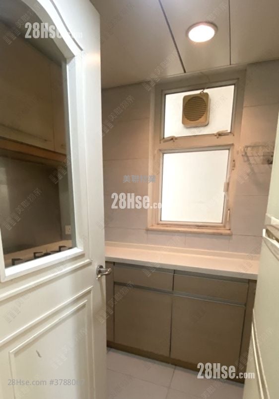 Central Park Towers Sell 2 Bedrooms , 1 Bathroom 494 ft²