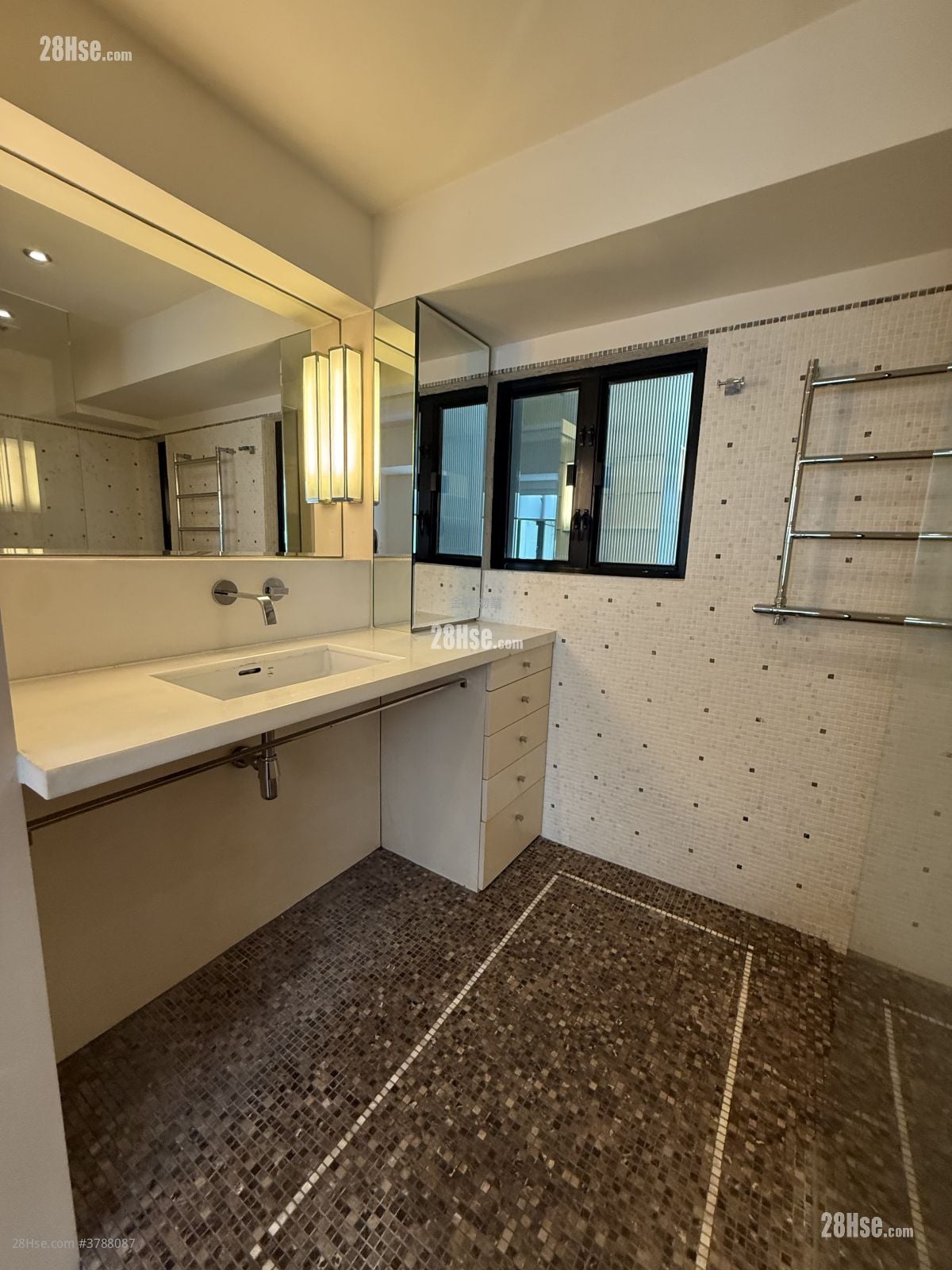 Chinese Mansion Rental 1 Bathroom 637 ft²