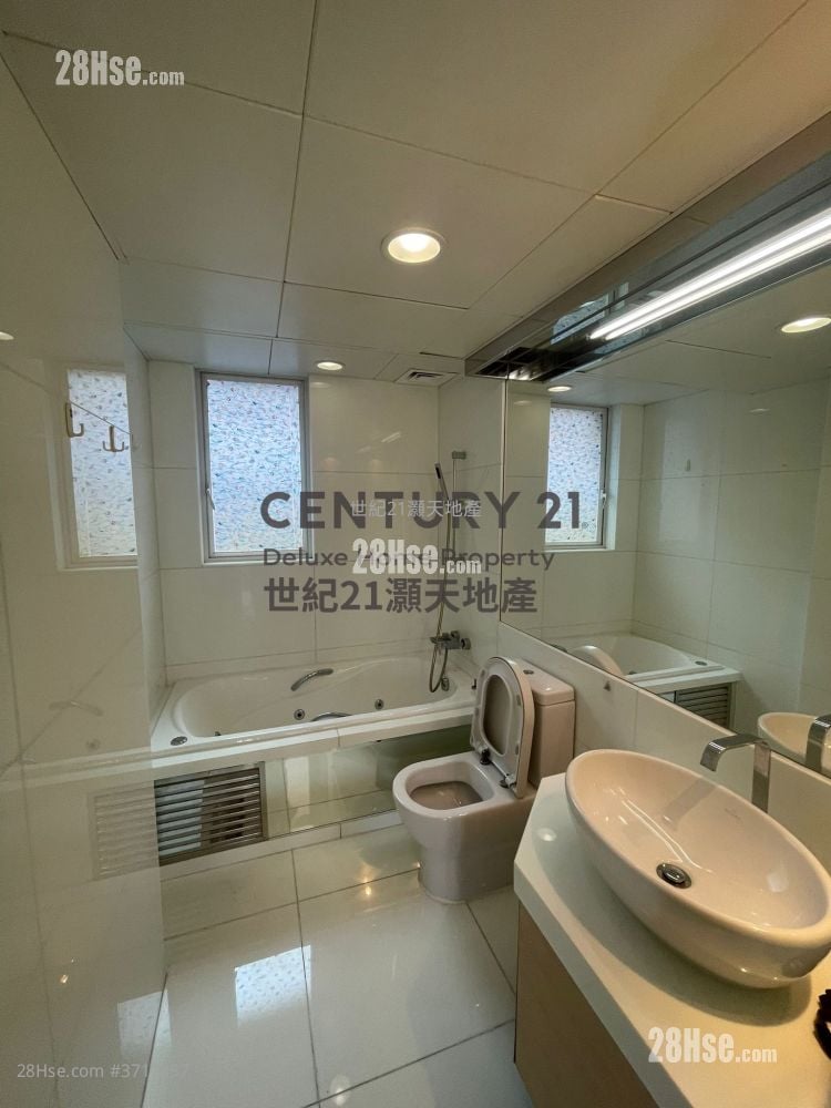 The Beverly Hills Rental 4 Bedrooms , 3 Bathrooms 1,606 ft²