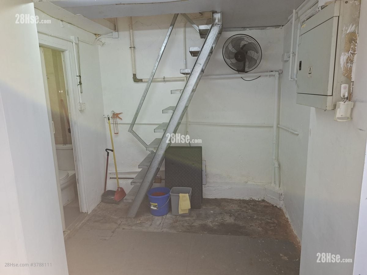 Luen Tak Building Rental 1 Toilet 400 ft²