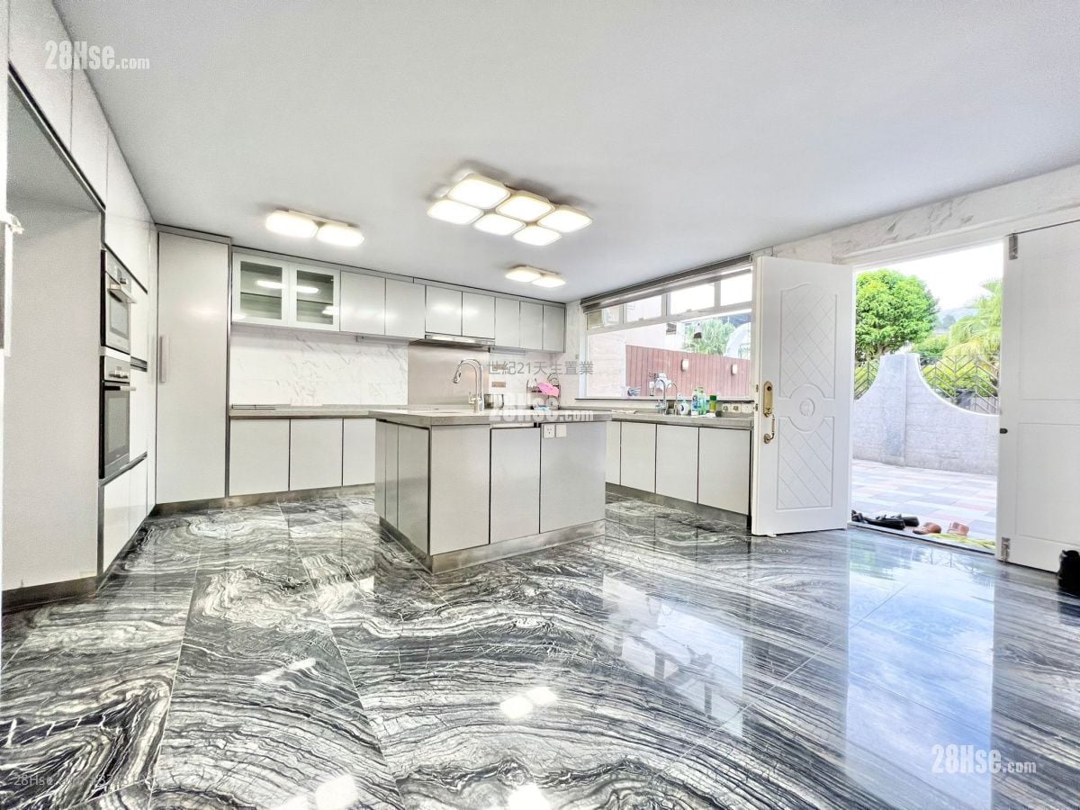 South Sea Villa Rental 4 Bedrooms , 3 Bathrooms 1,884 ft²