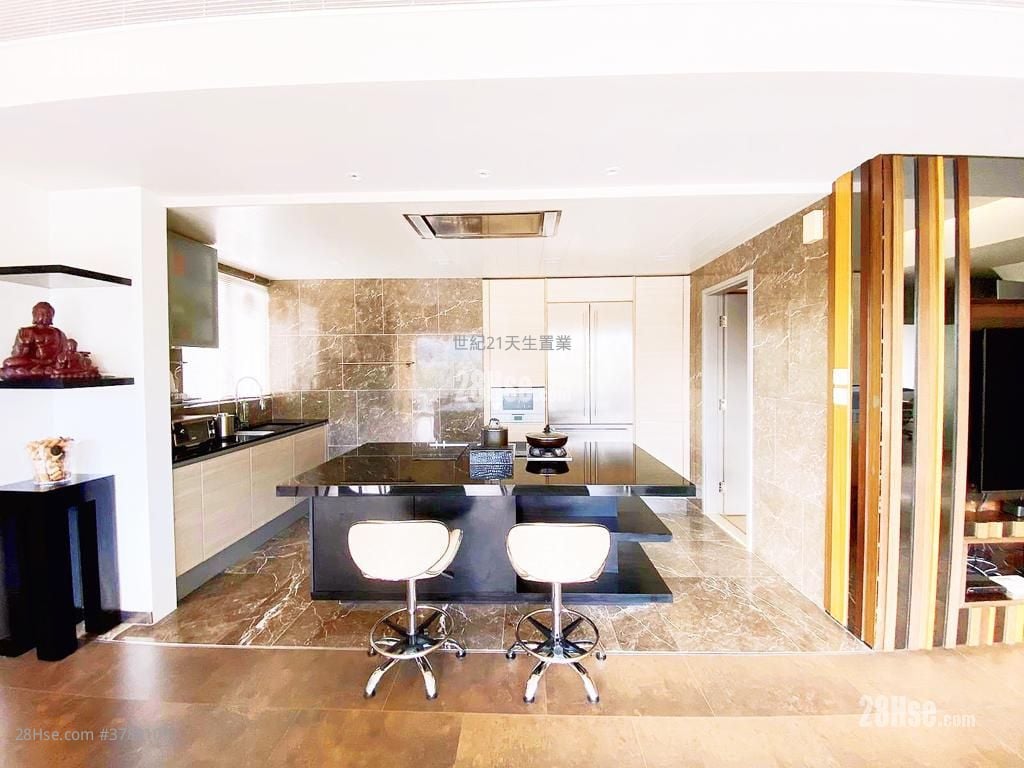 Avignon Sell 5+ Bedrooms , 4 Bathrooms 1,580 ft²