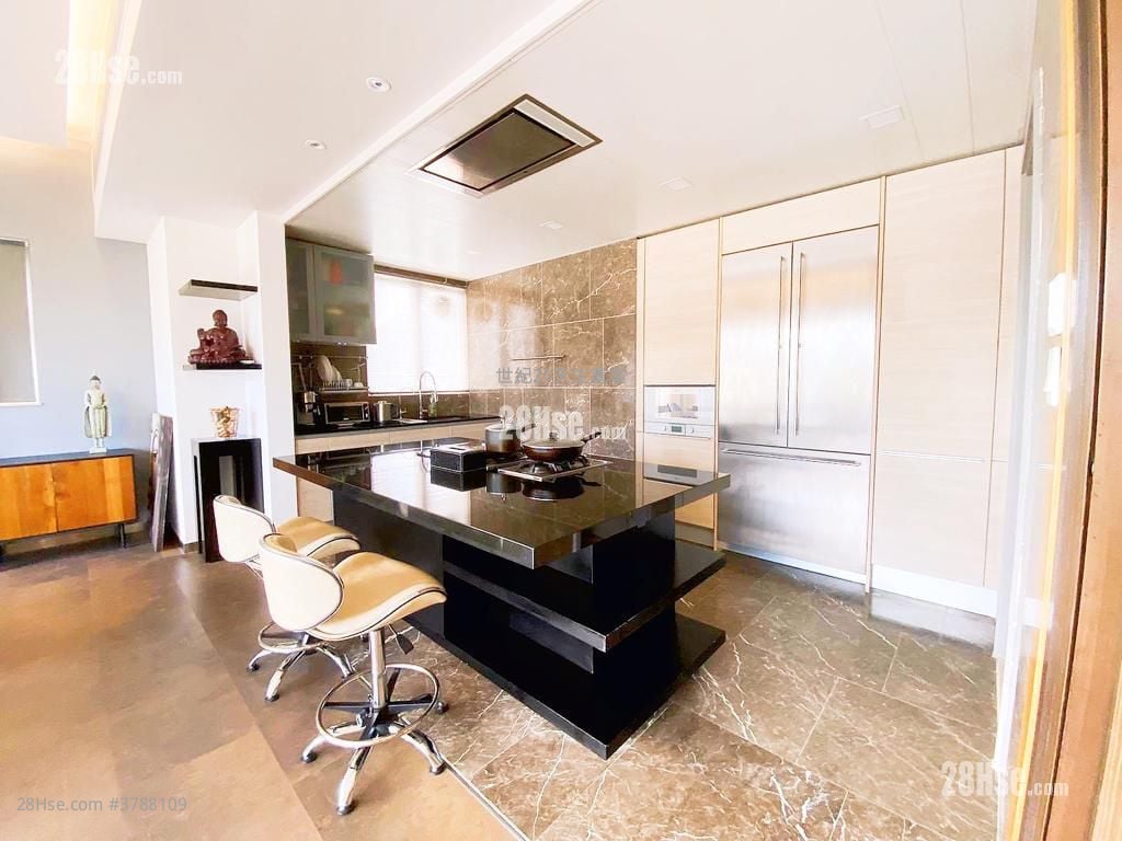 Avignon Sell 5+ Bedrooms , 4 Bathrooms 1,580 ft²