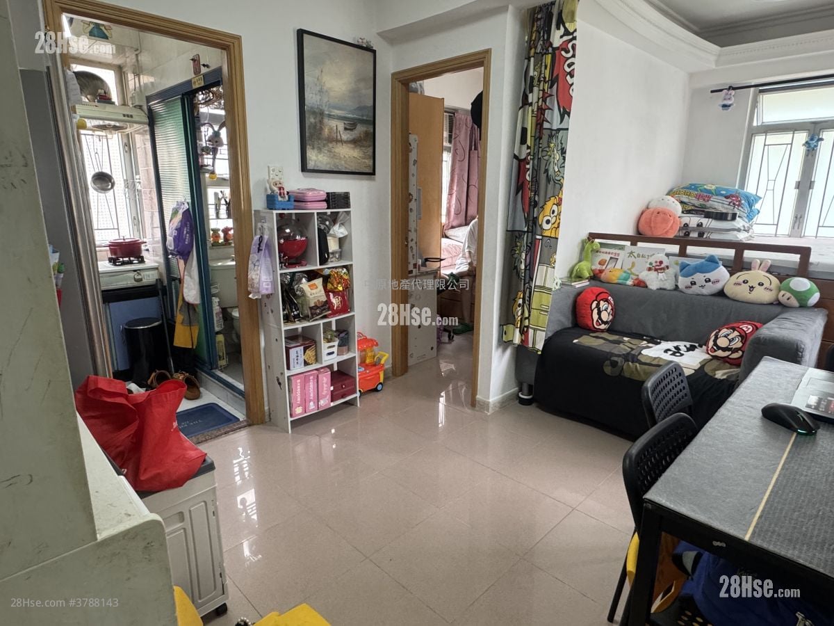 Tsuen King Building Sell 2 Bedrooms 297 ft²