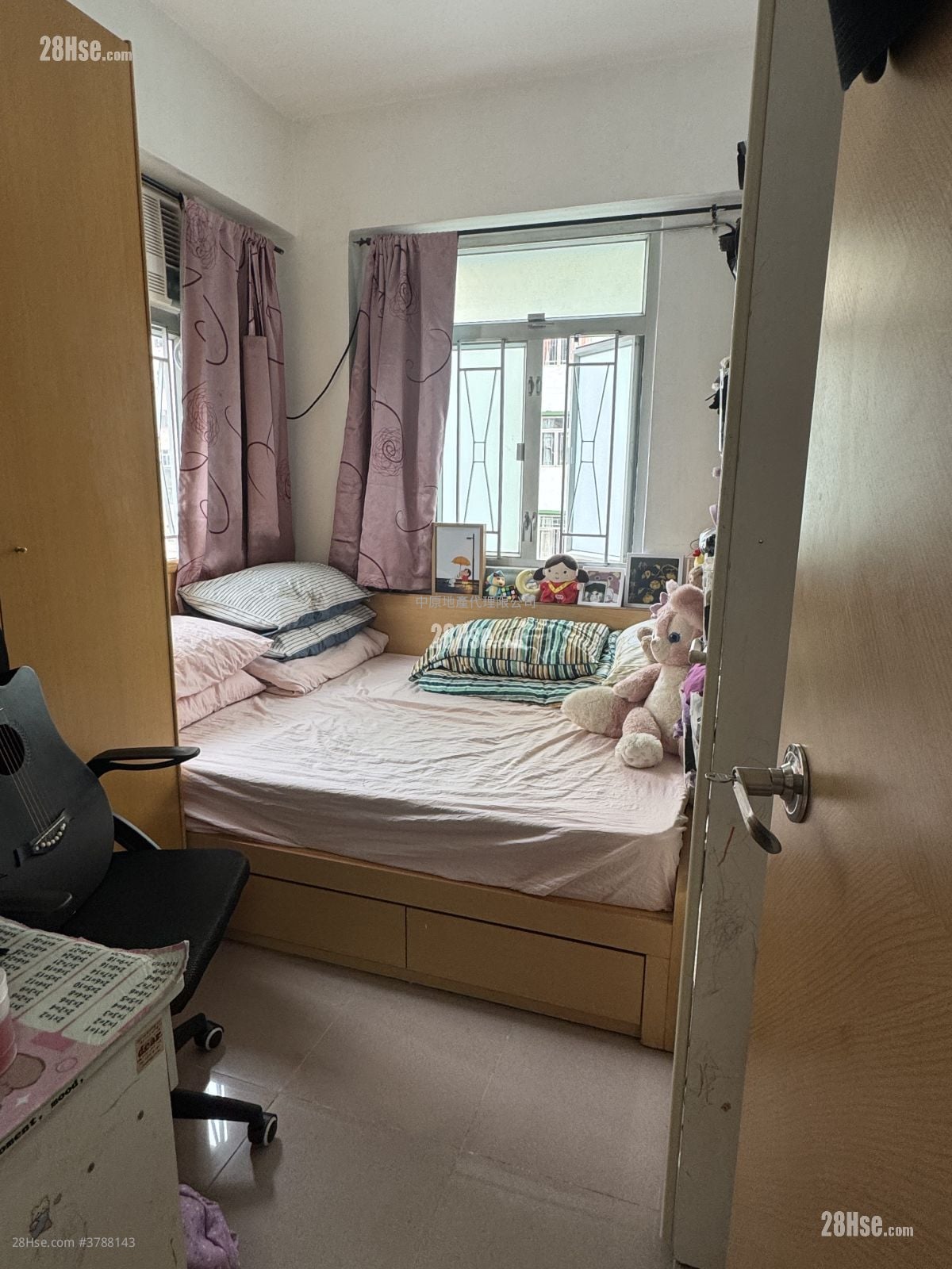 Tsuen King Building Sell 2 Bedrooms 297 ft²