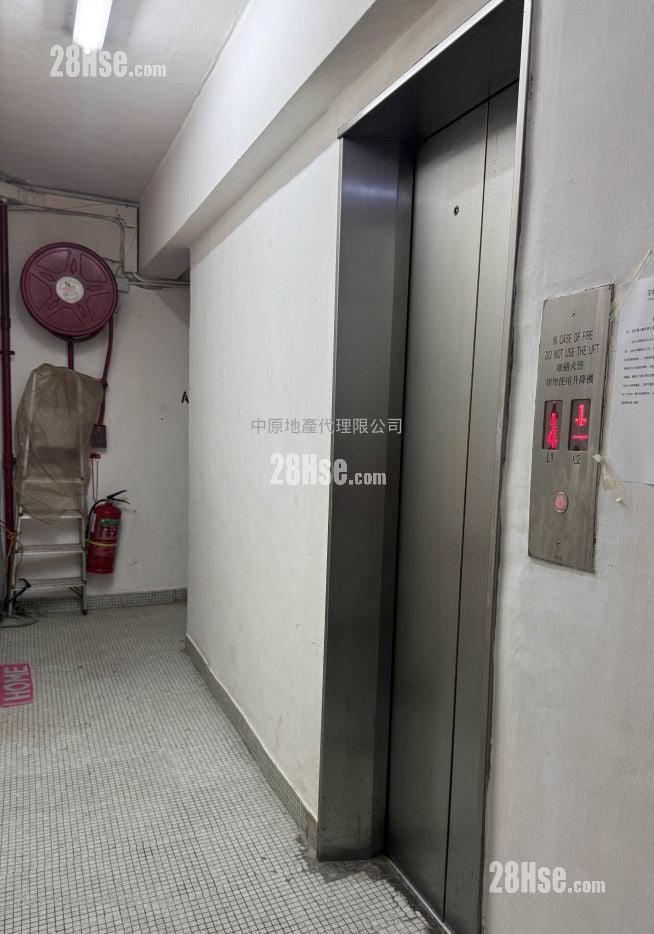 Tsuen King Building Sell 2 Bedrooms 297 ft²
