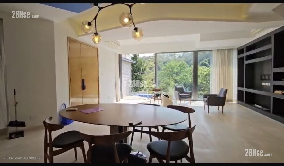 The Woods Sell 3 Bedrooms 2,068 ft²