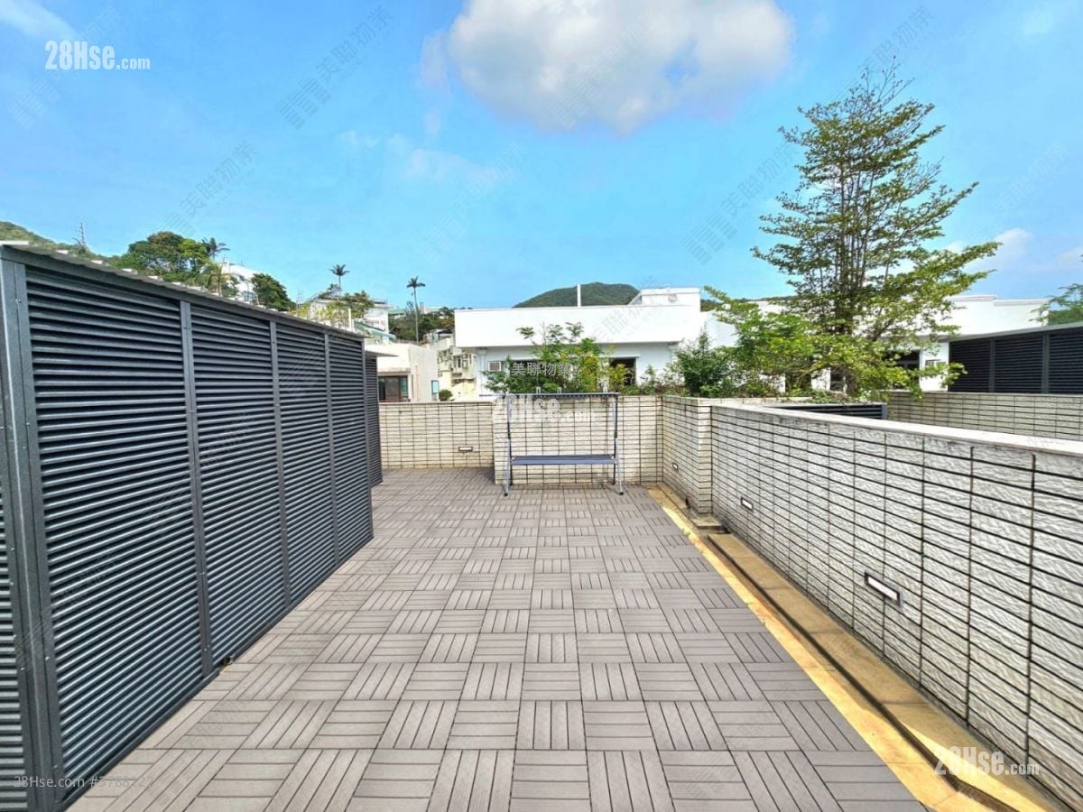 The Woods Sell 3 Bedrooms 2,068 ft²