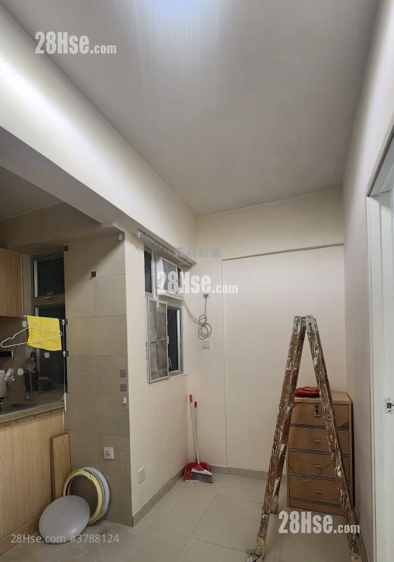 Tak Lee Building Rental 2 Bedrooms , 1 Bathroom 294 ft²