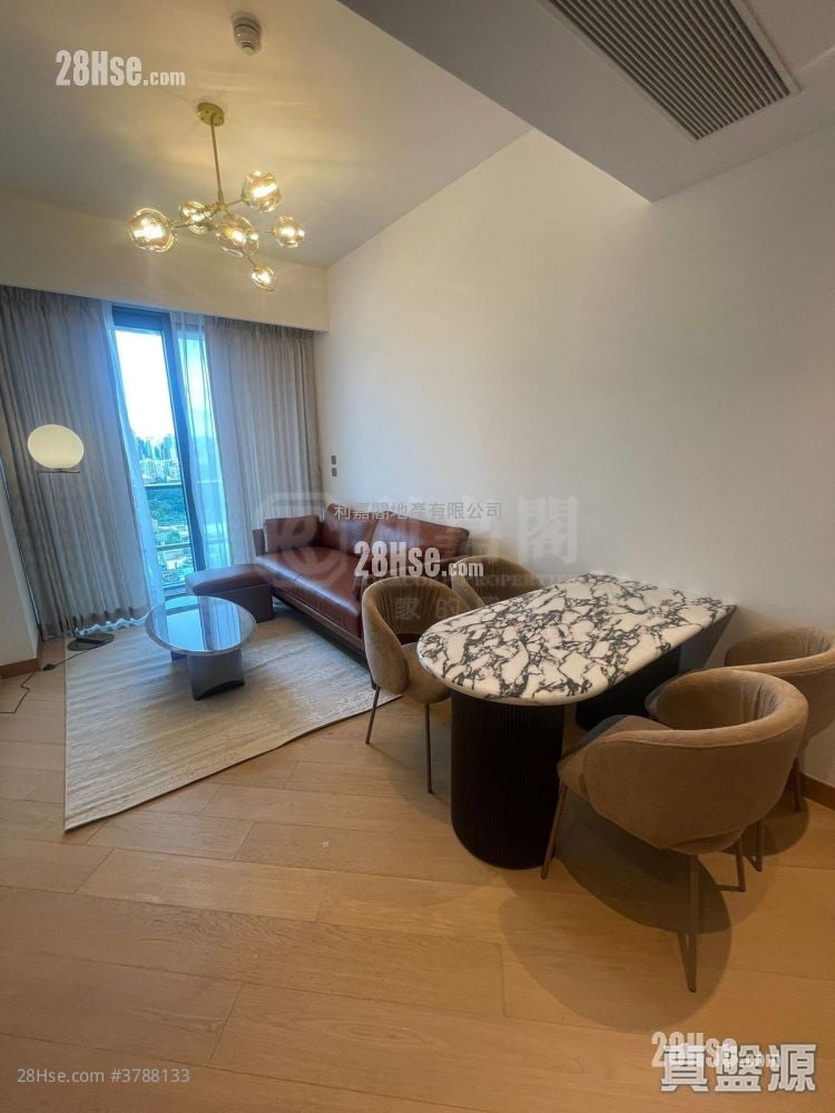 128 Waterloo Sell 2 Bedrooms 522 ft²