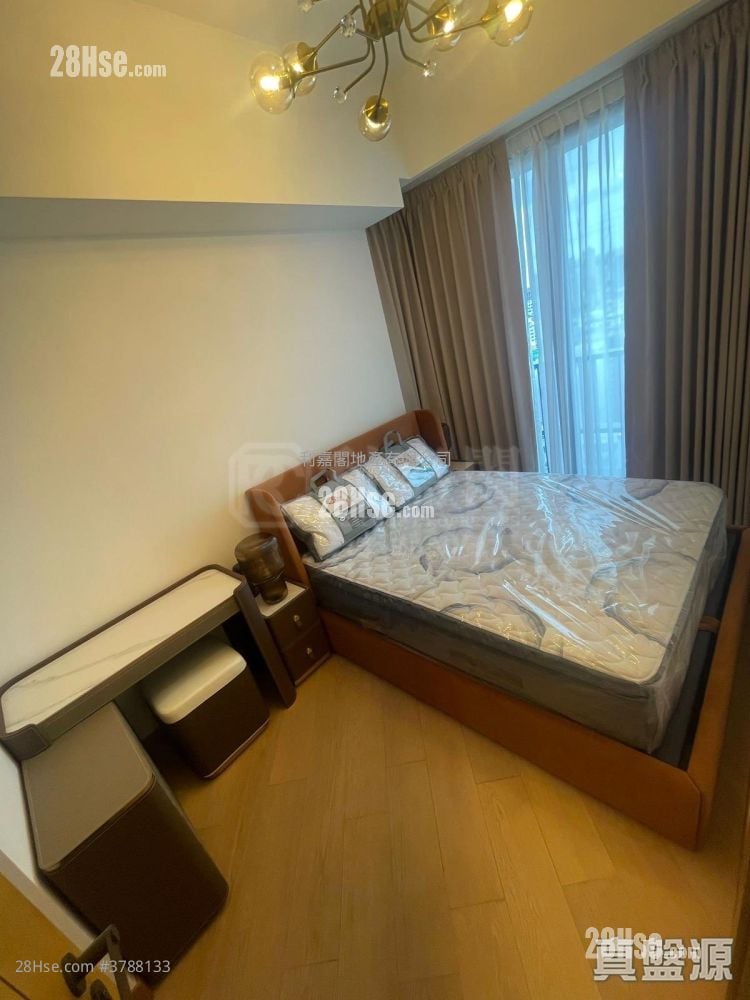 128 Waterloo Sell 2 Bedrooms 522 ft²