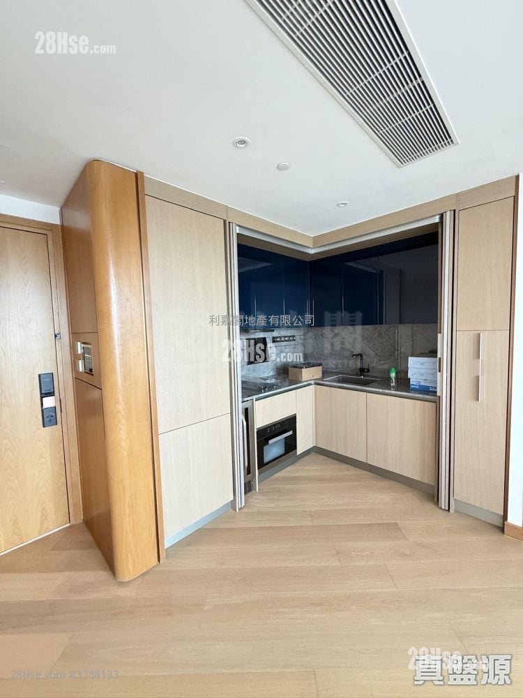 128 Waterloo Sell 2 Bedrooms 522 ft²