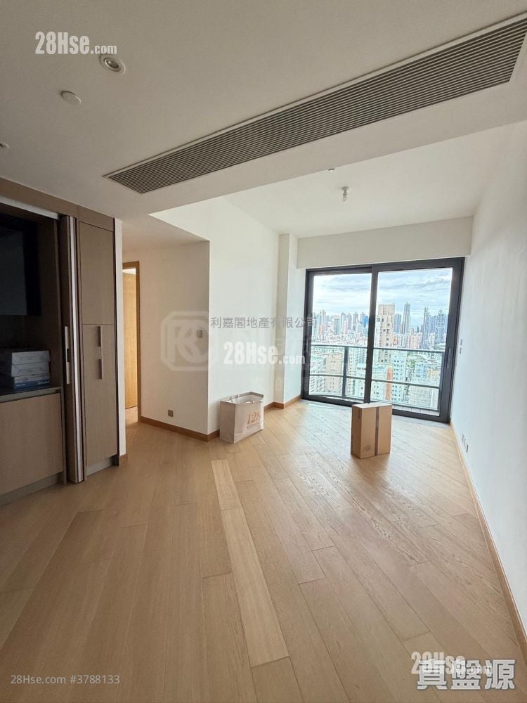 128 Waterloo Sell 2 Bedrooms 522 ft²