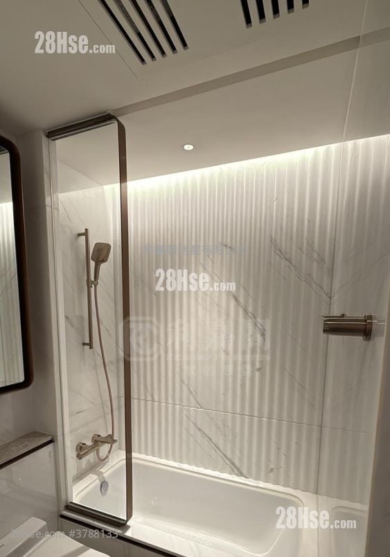 128 Waterloo Sell 2 Bedrooms 522 ft²