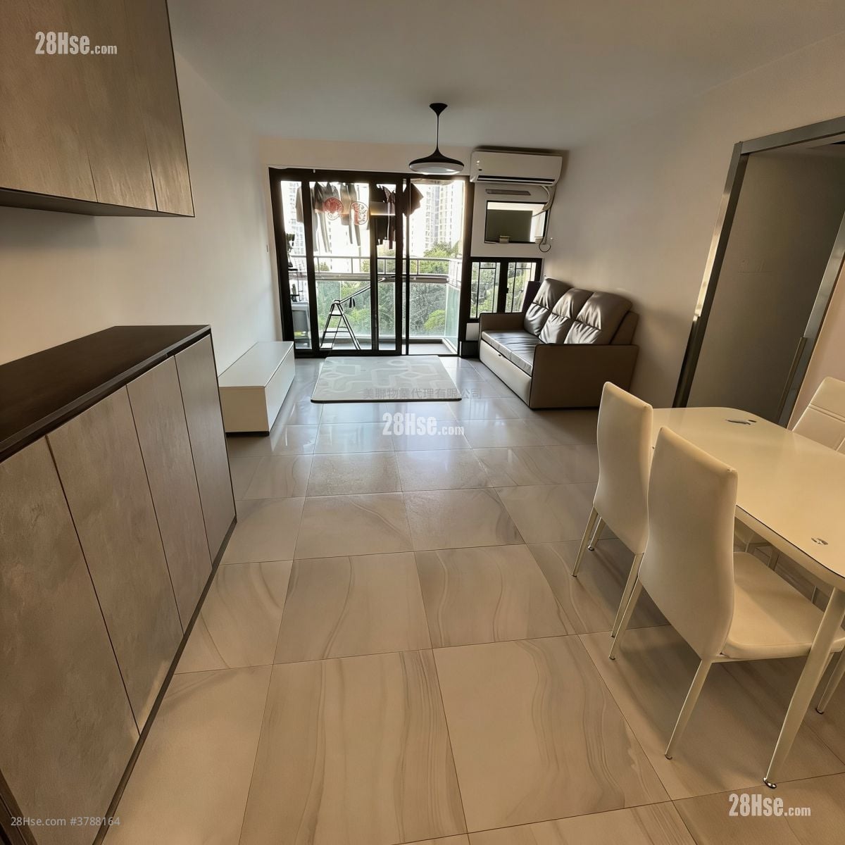 Parc Royale Sell 3 Bedrooms , 2 Bathrooms 942 ft²