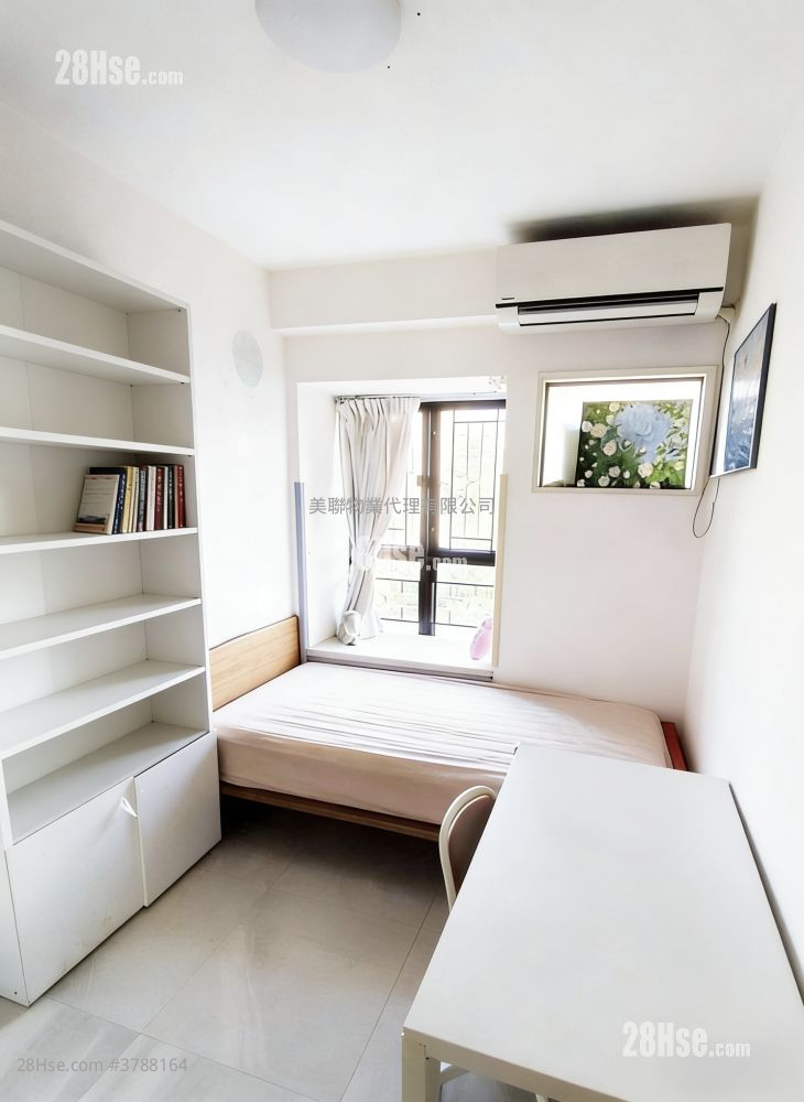 Parc Royale Sell 3 Bedrooms , 2 Bathrooms 942 ft²