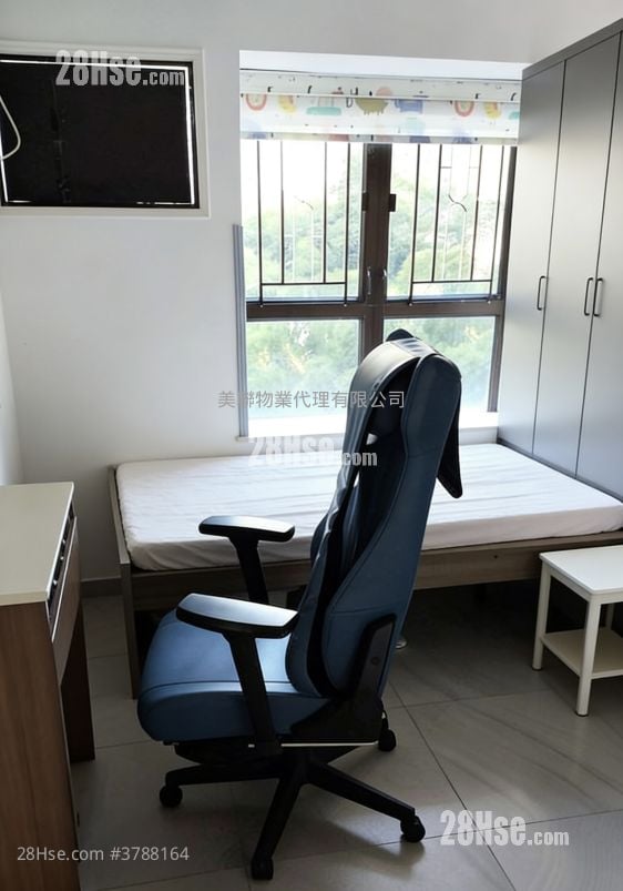 Parc Royale Sell 3 Bedrooms , 2 Bathrooms 942 ft²