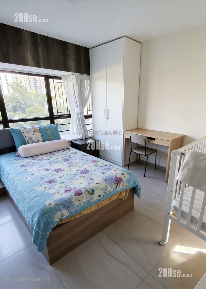 Parc Royale Sell 3 Bedrooms , 2 Bathrooms 942 ft²