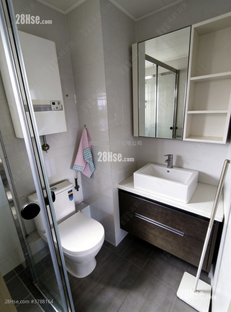 Parc Royale Sell 3 Bedrooms , 2 Bathrooms 942 ft²