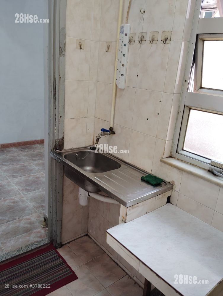 Mascot Mansions Rental Studio , 1 Bathroom 130 ft²