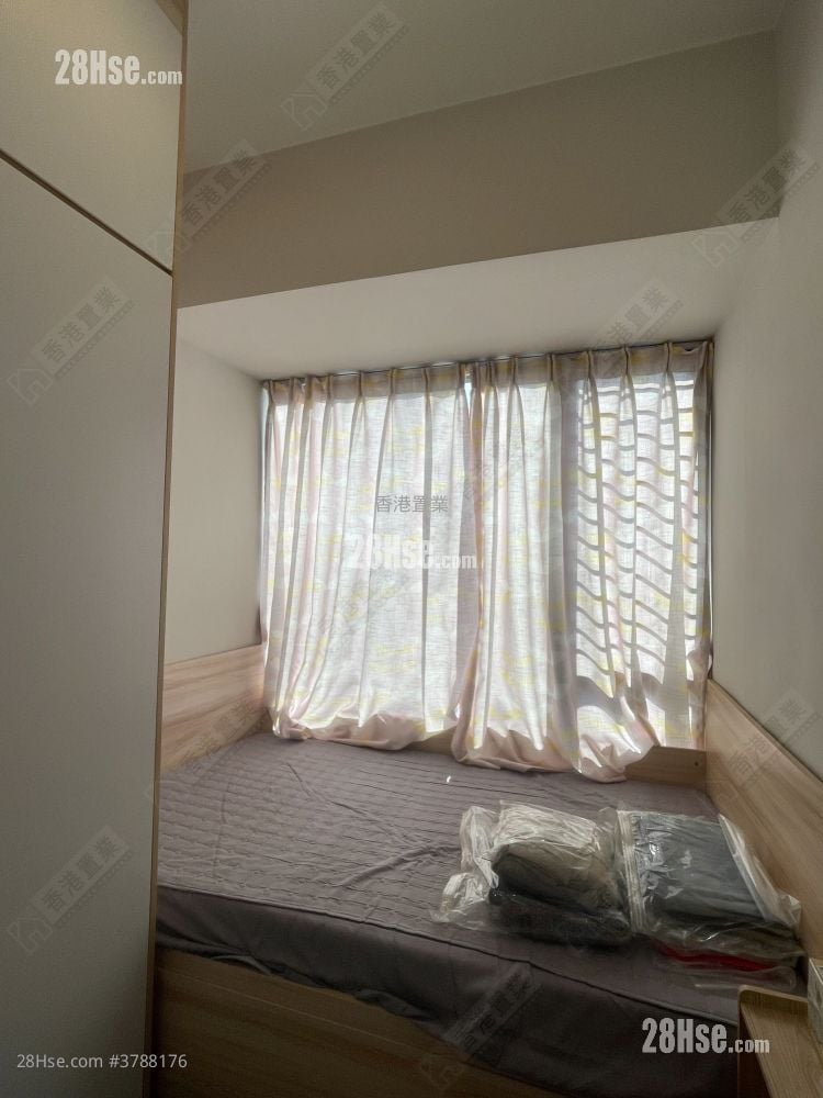 Park One Rental 4 Bedrooms , 2 Bathrooms 595 ft²