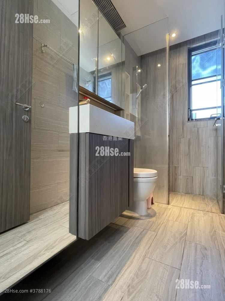 Park One Rental 4 Bedrooms , 2 Bathrooms 595 ft²