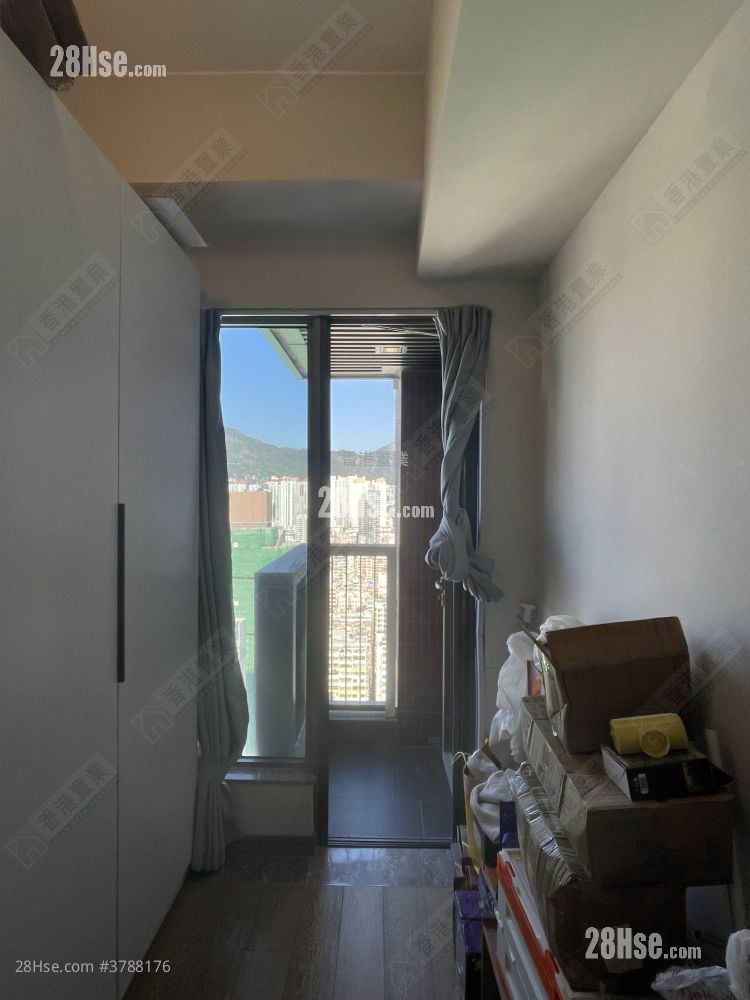 Park One Rental 4 Bedrooms , 2 Bathrooms 595 ft²